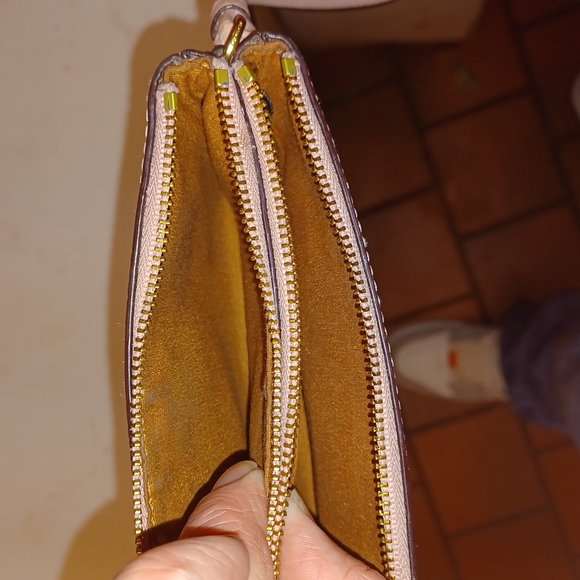 Coach wristlet - Picture 4 of 6